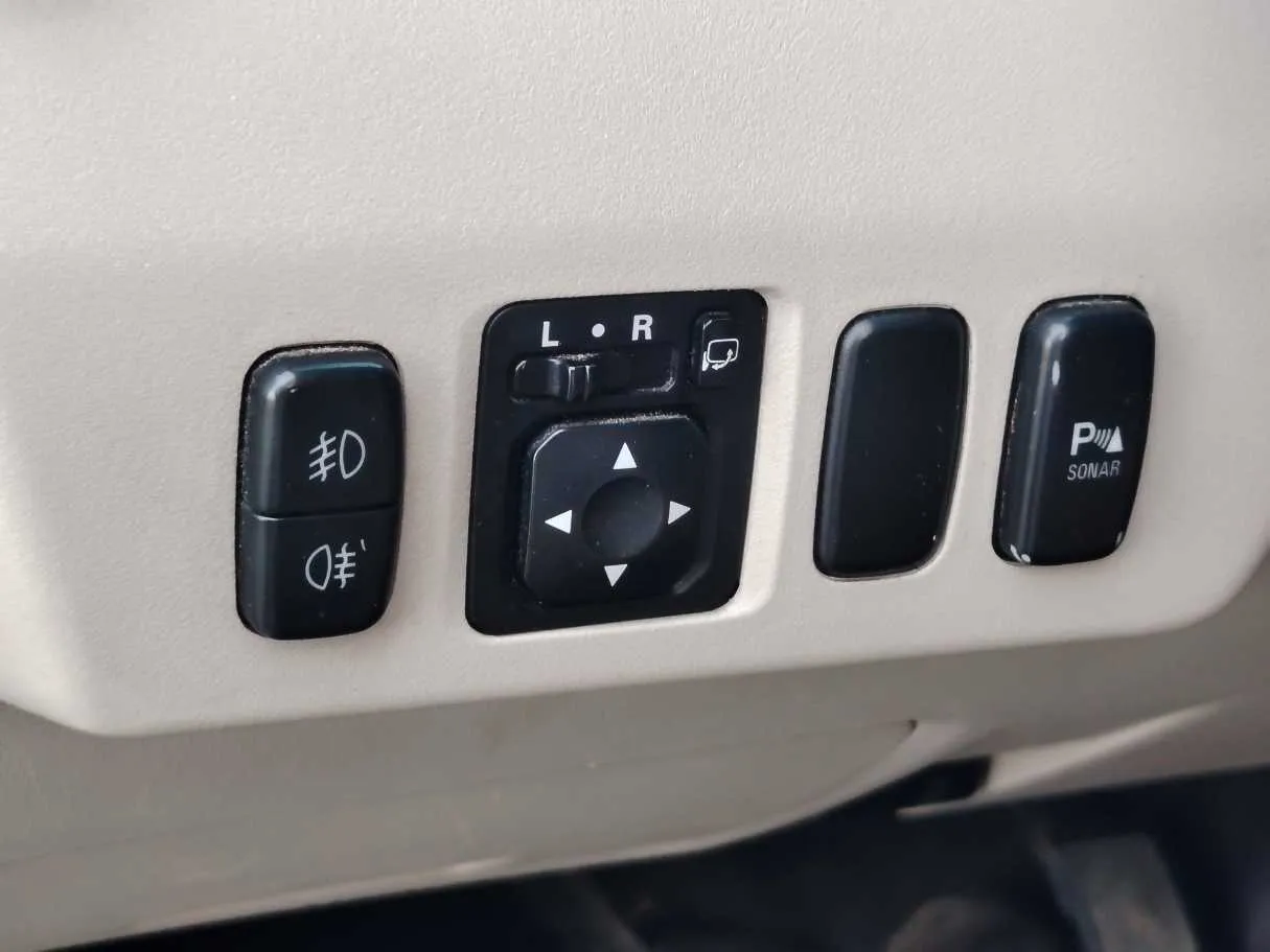 Car image 26