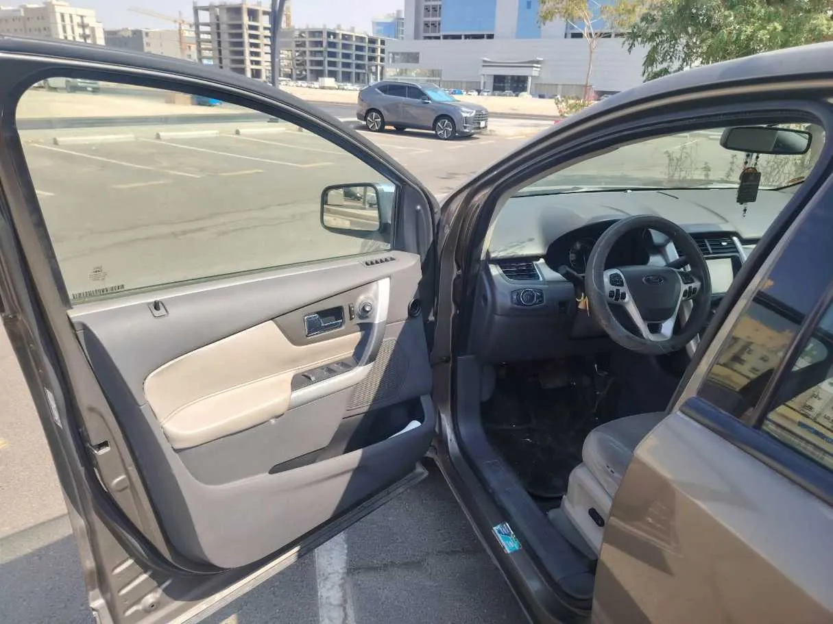 Car image 12