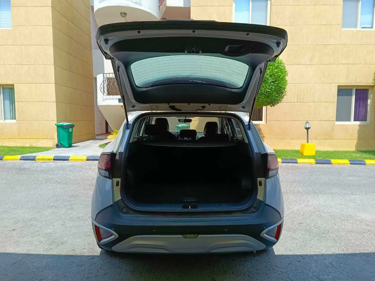 Car image 24