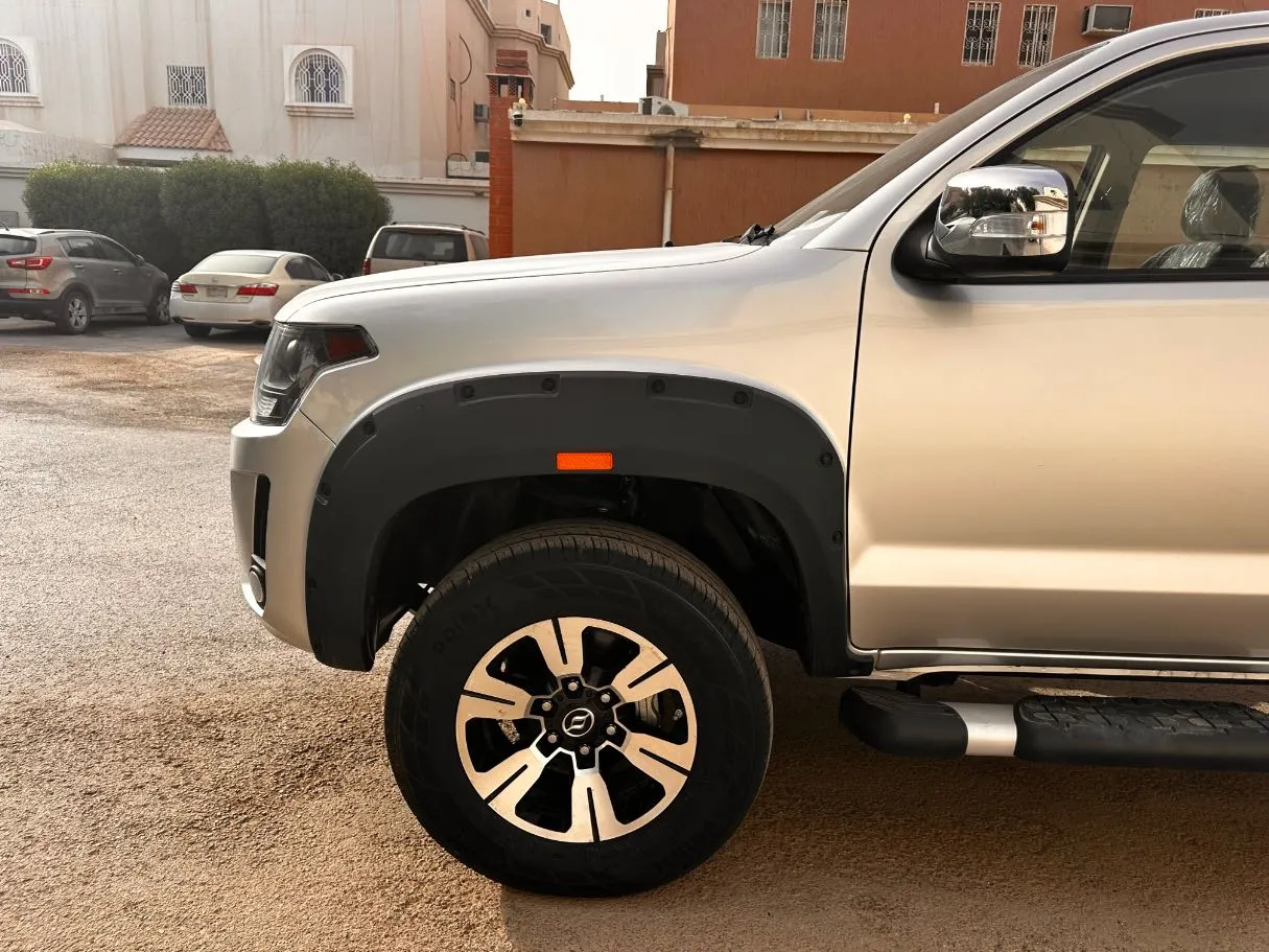 Car image 9
