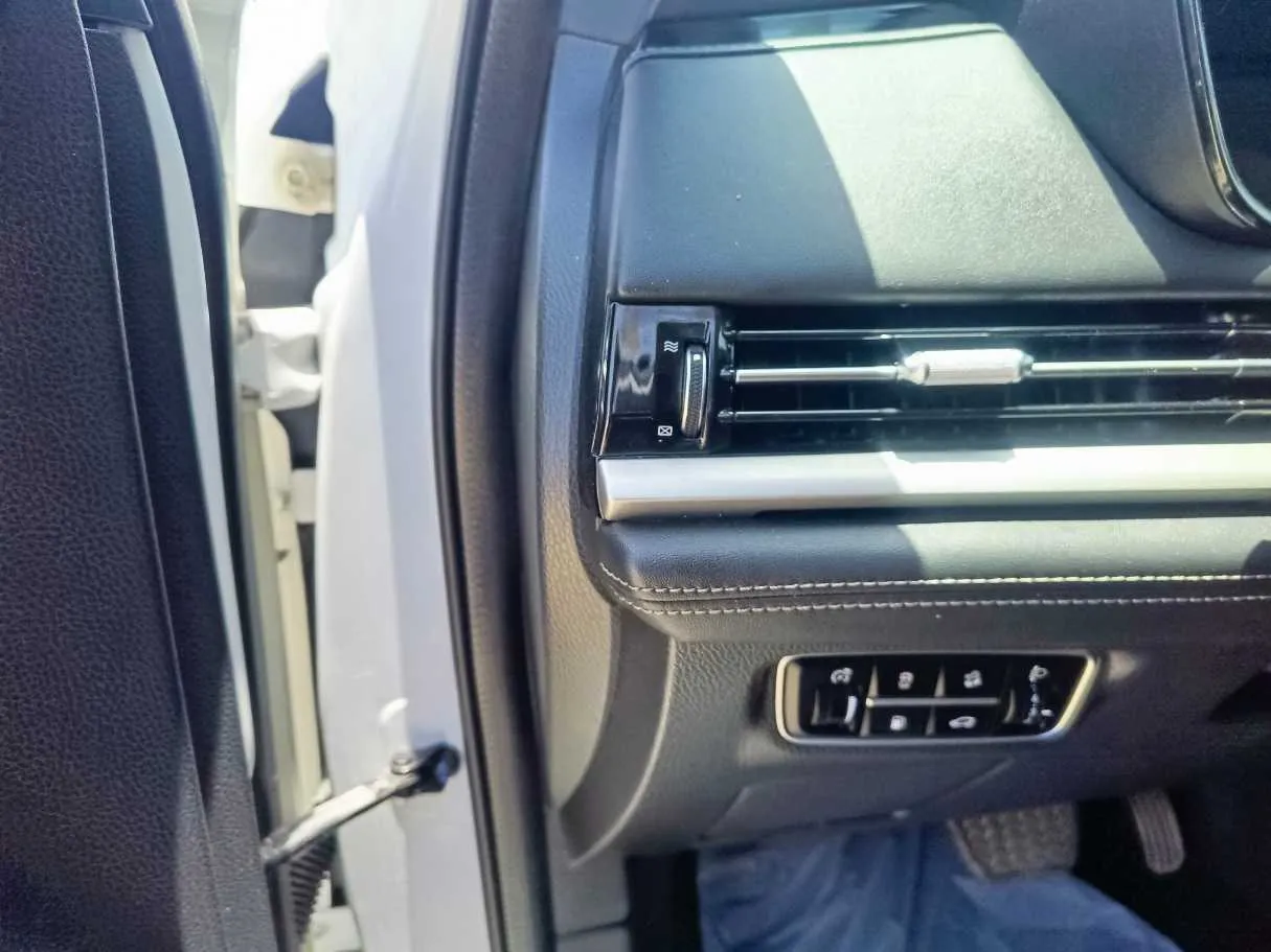 Car image 37