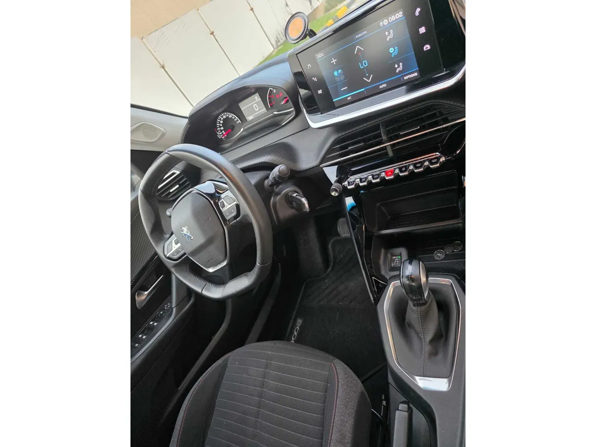 Car image 7