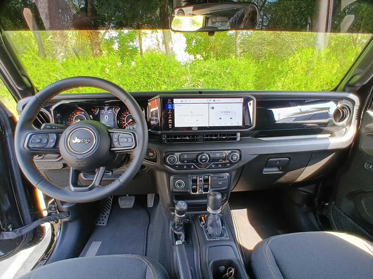 Car image 15