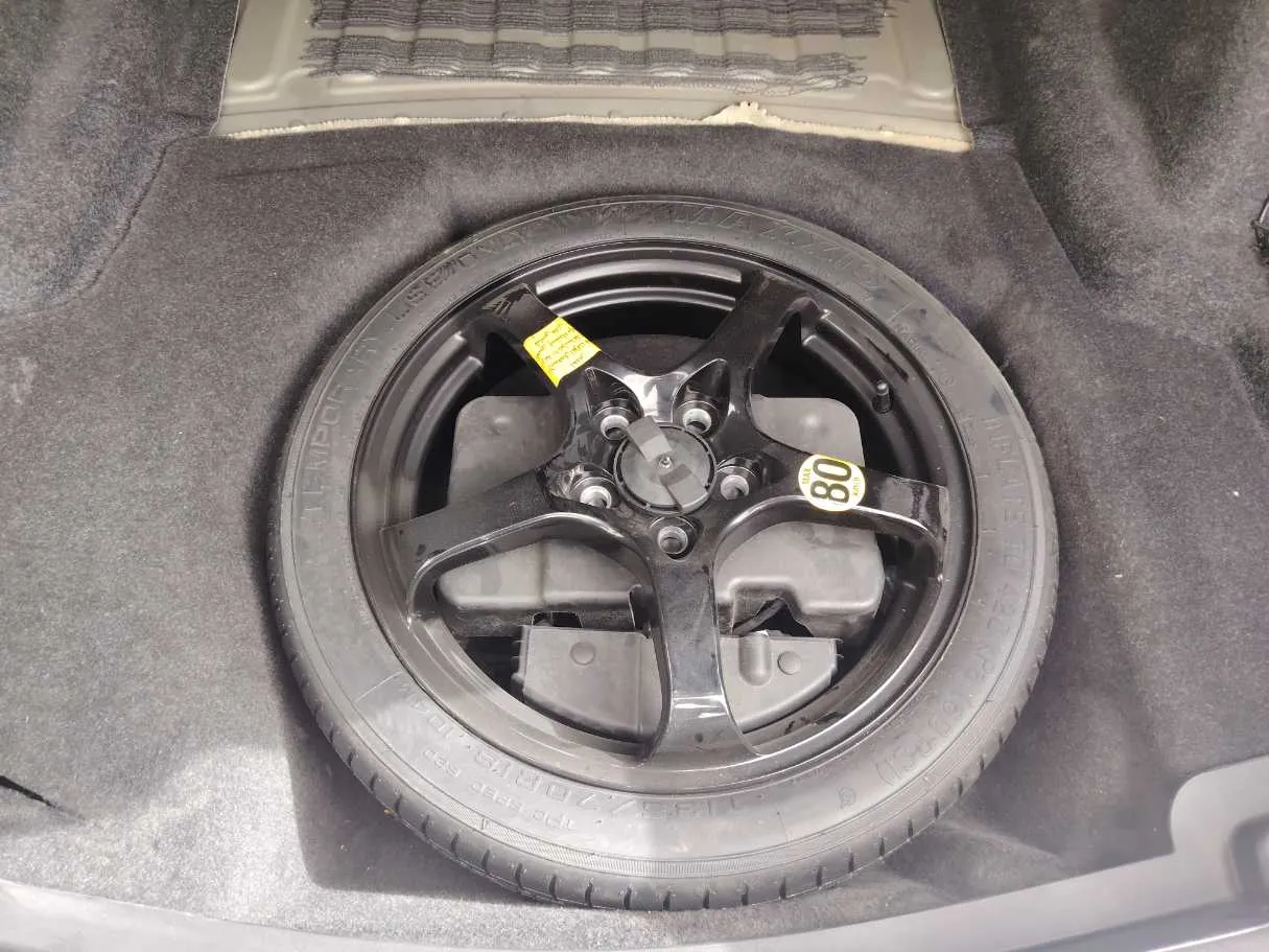 Car image 35