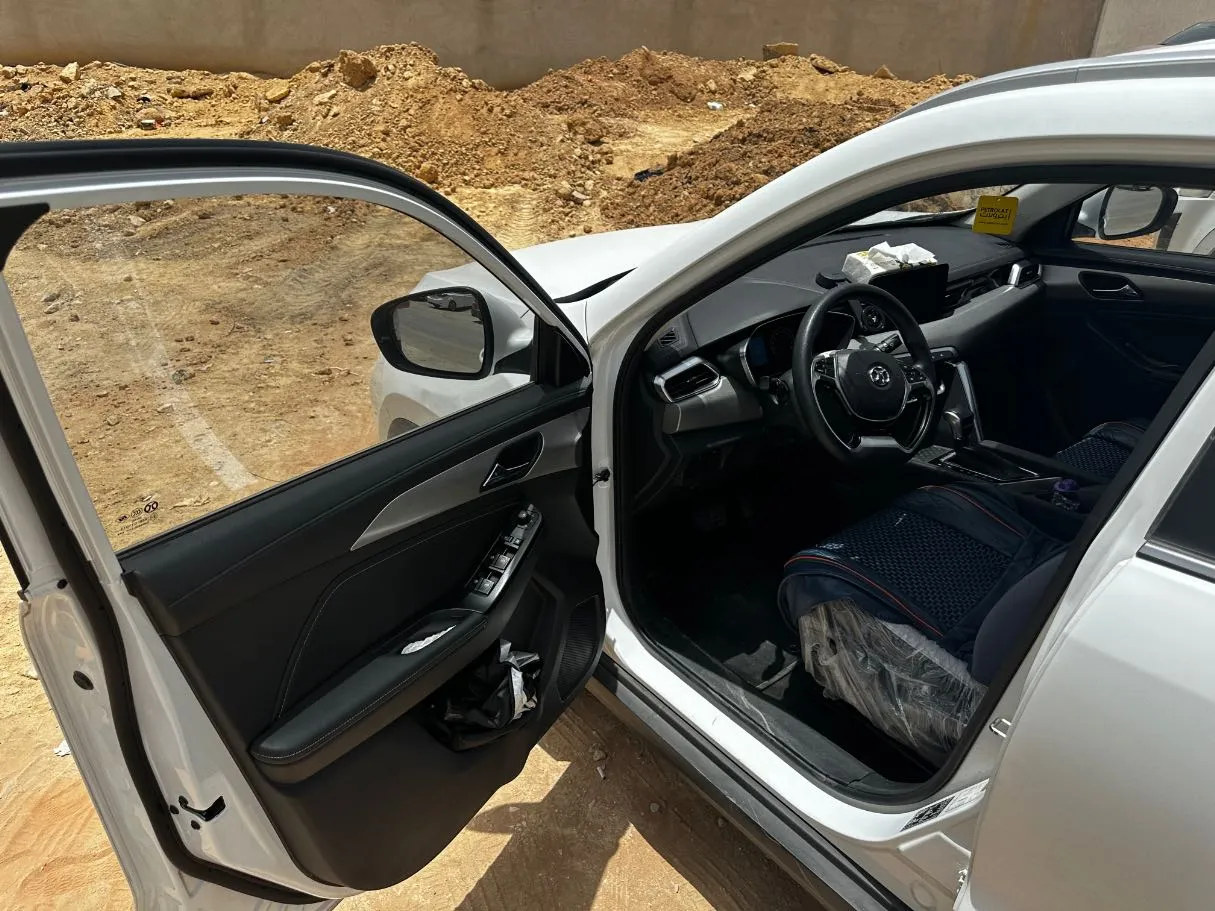 Car image 11
