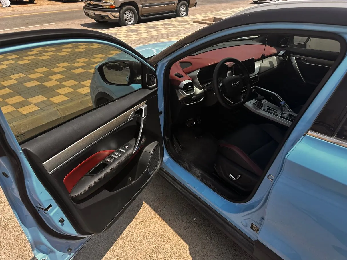 Car image 10