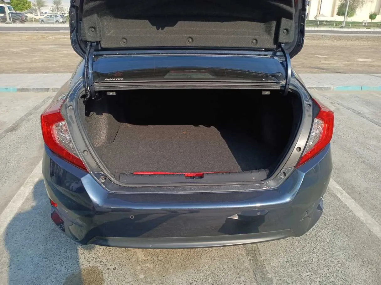 Car image 19