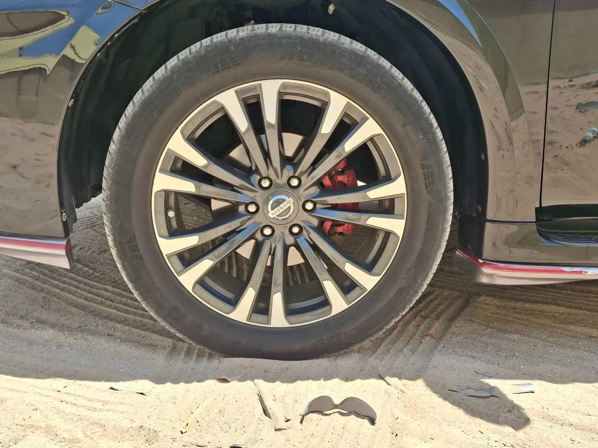 Car image 9