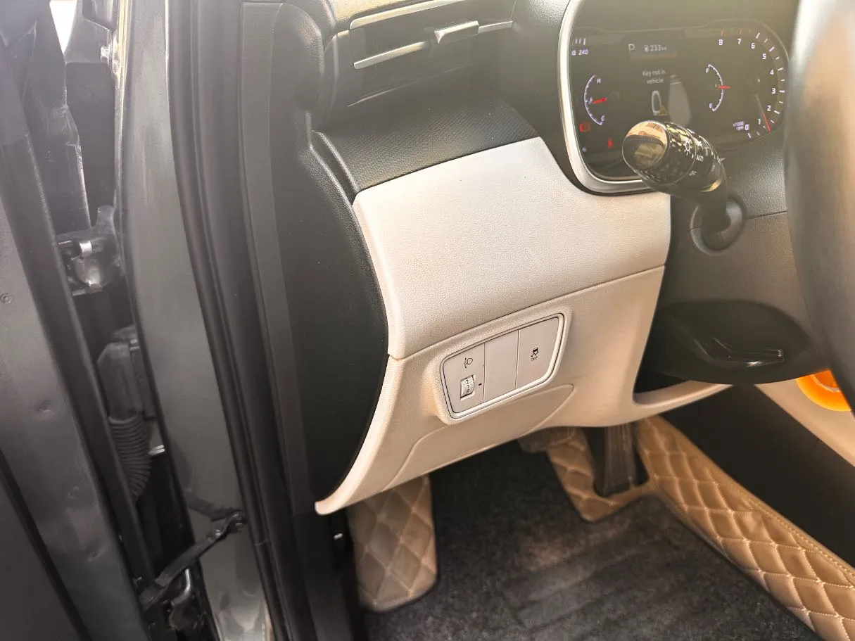 Car image 28