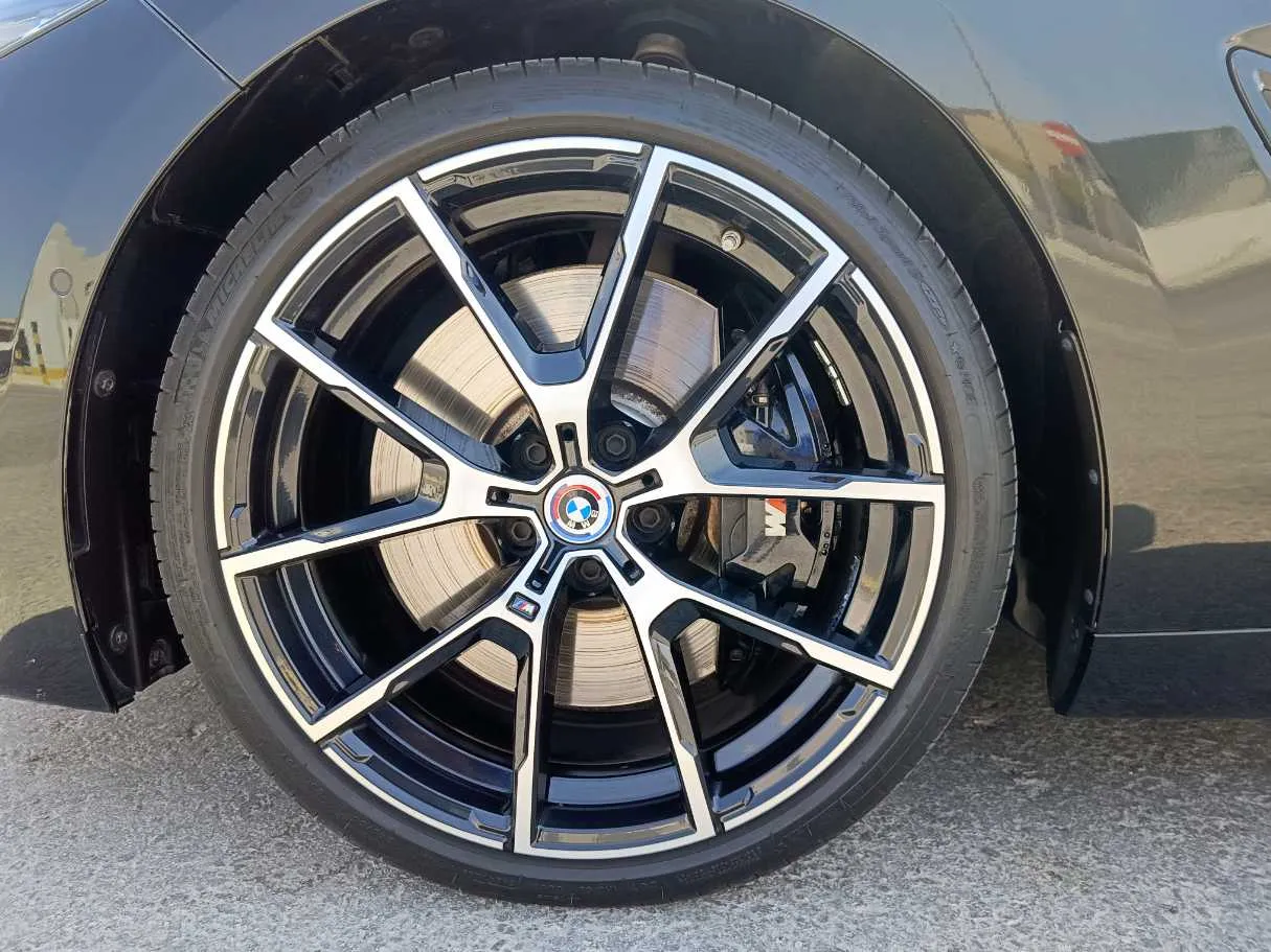 Car image 11
