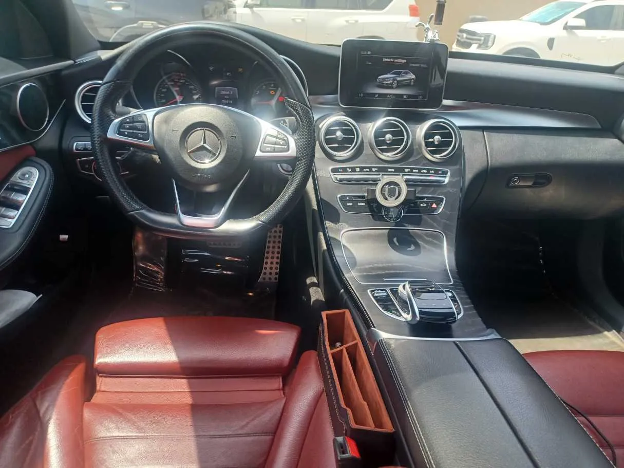 Car image 16