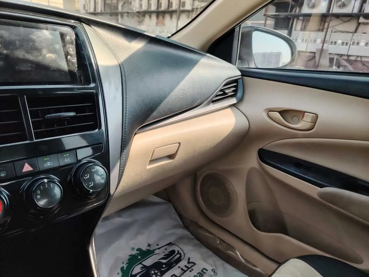 Car image 23