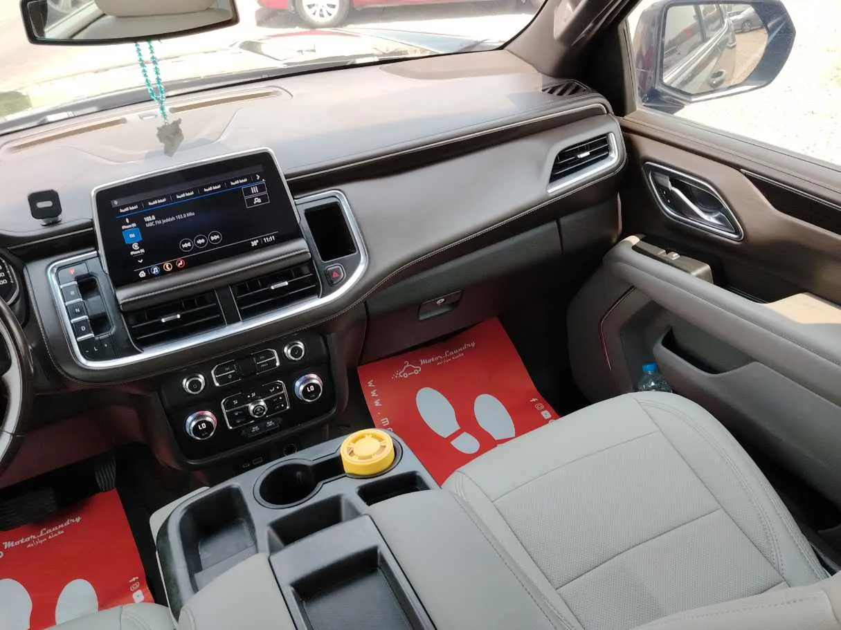 Car image 19