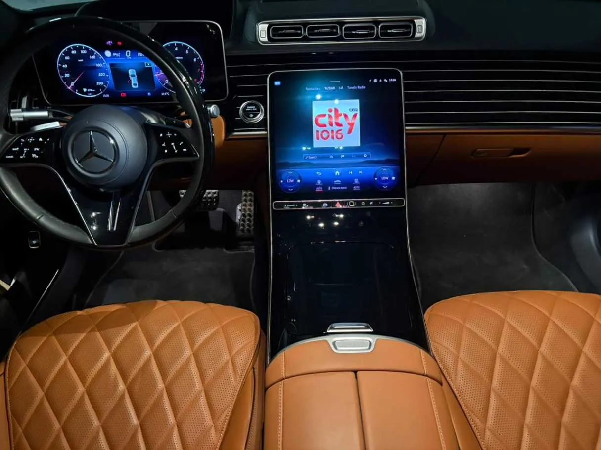 Car image 15