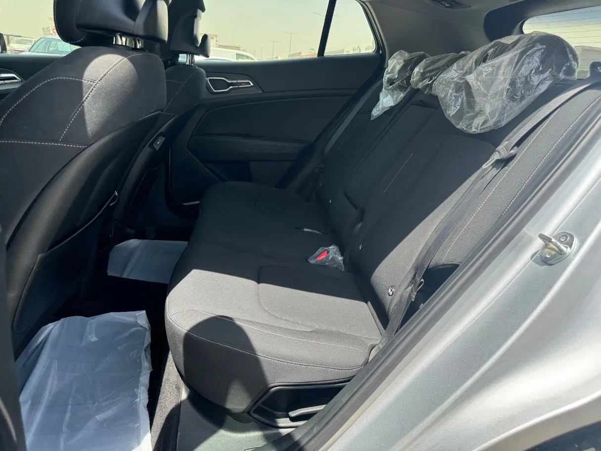 Car image 14