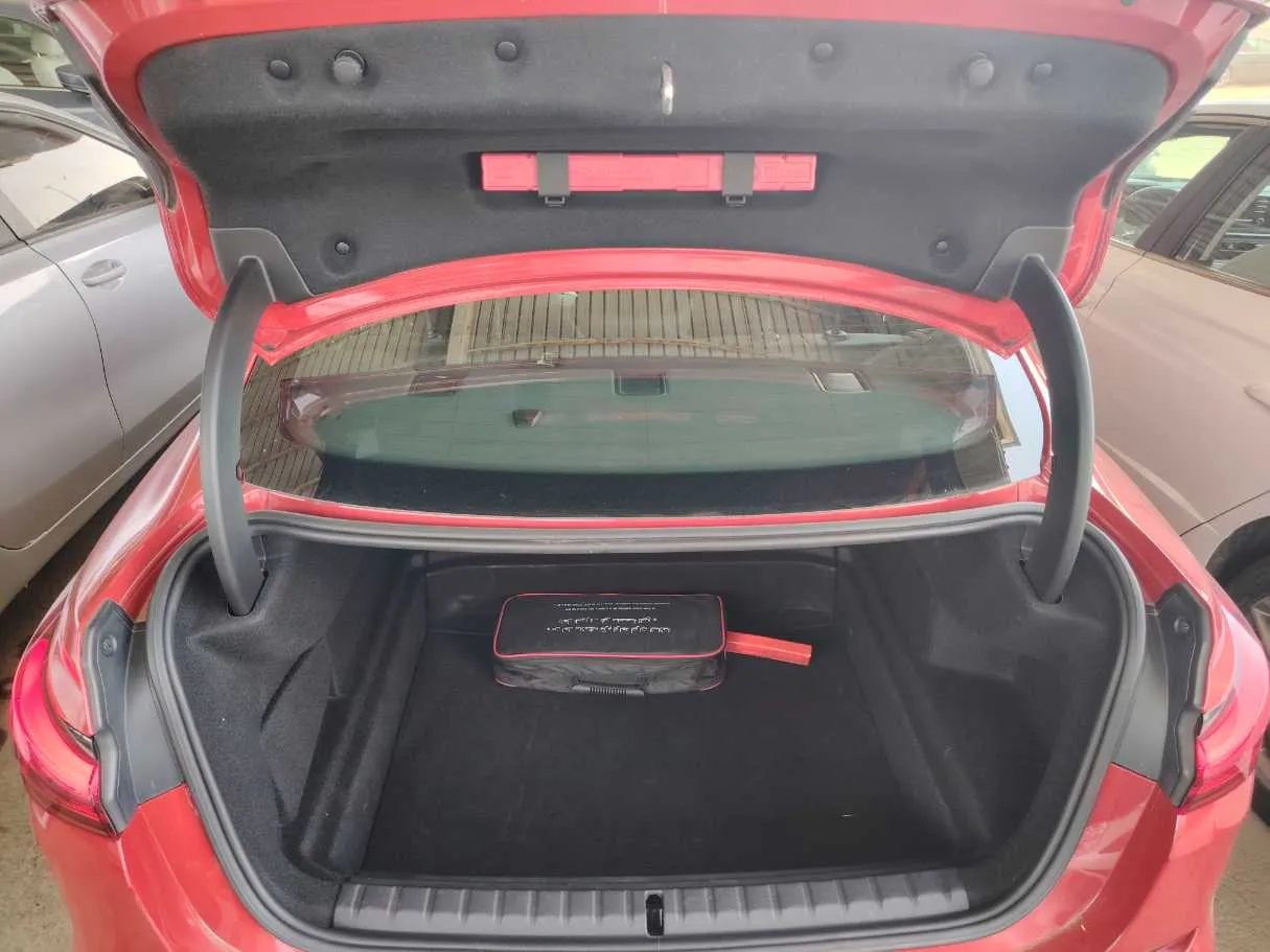 Car image 30