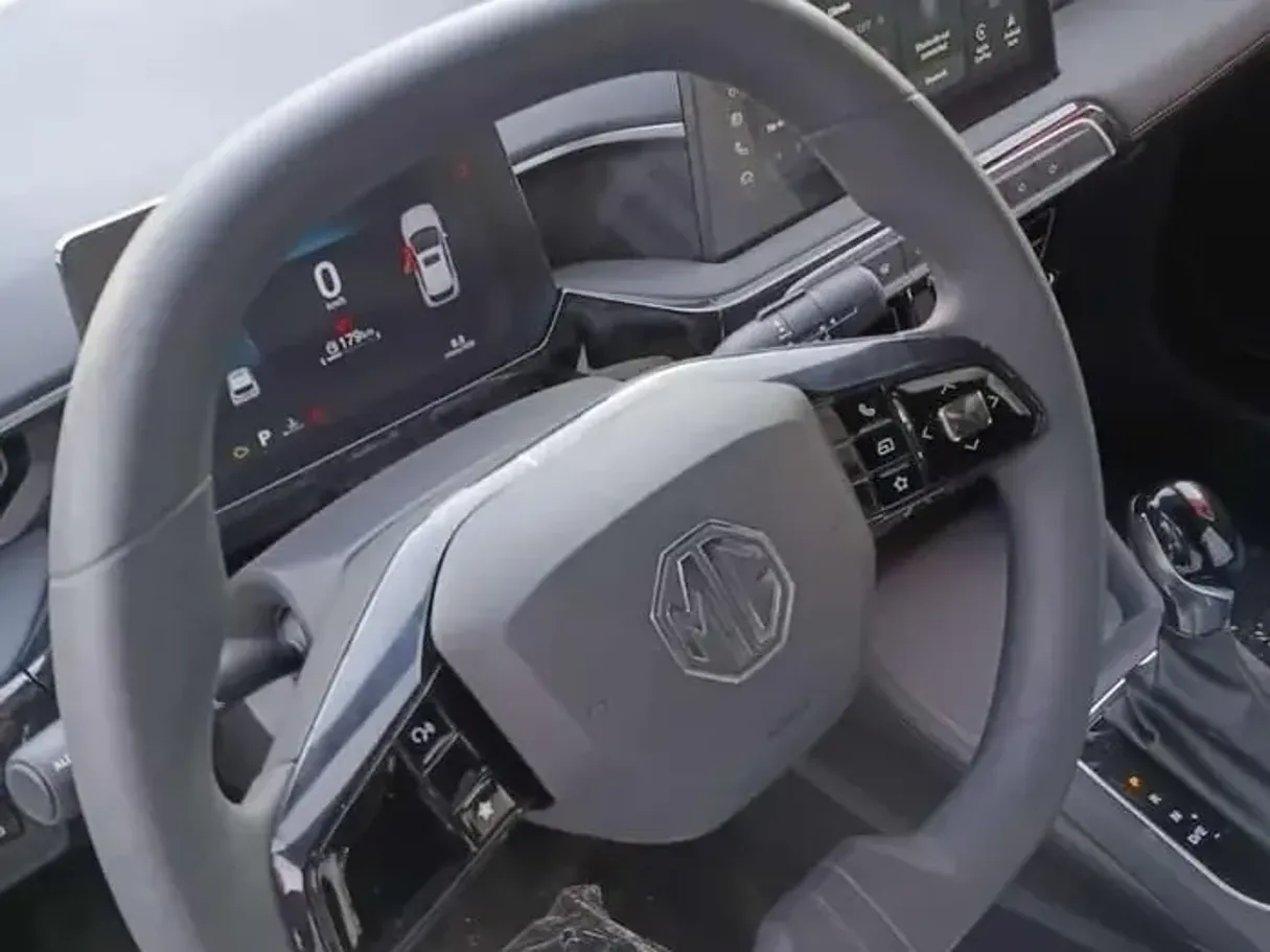 Car image 8
