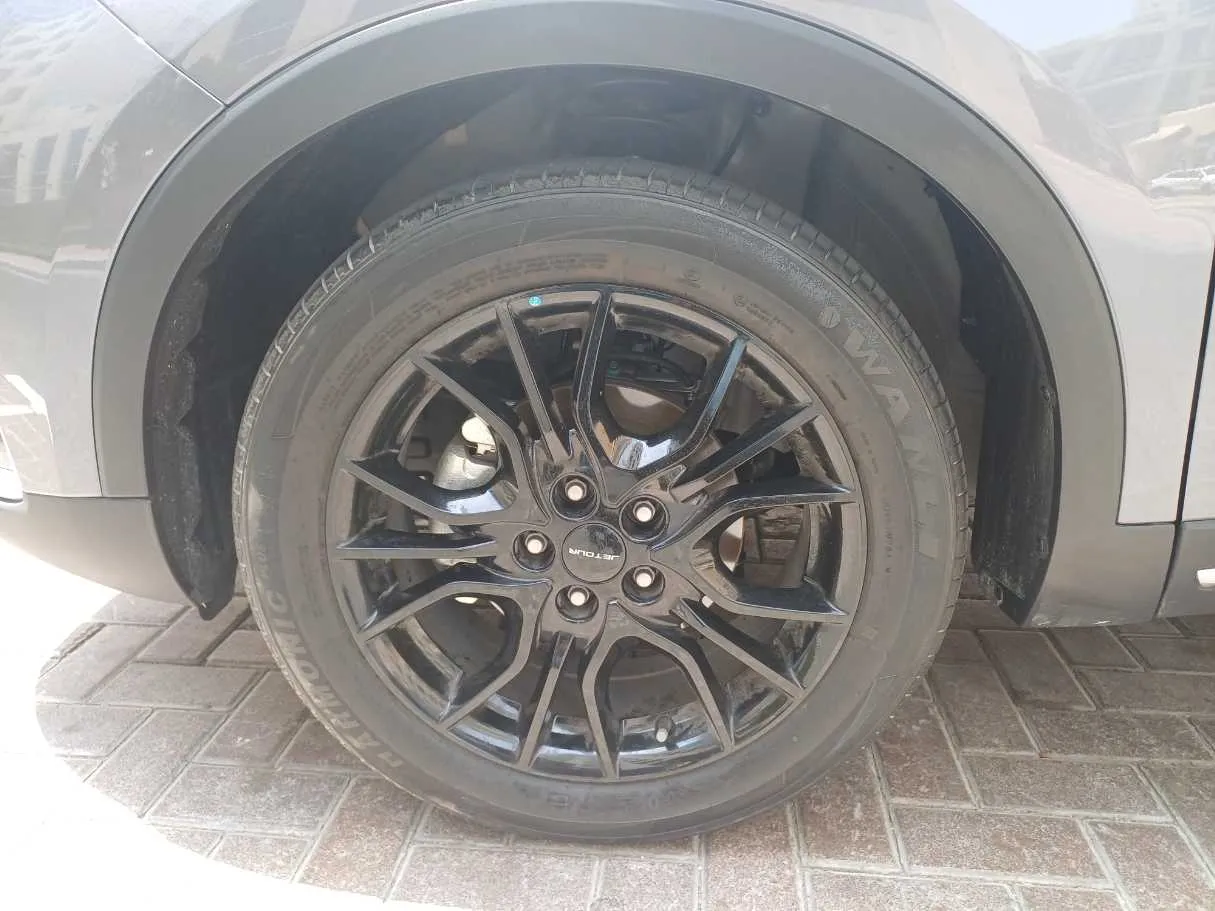 Car image 9