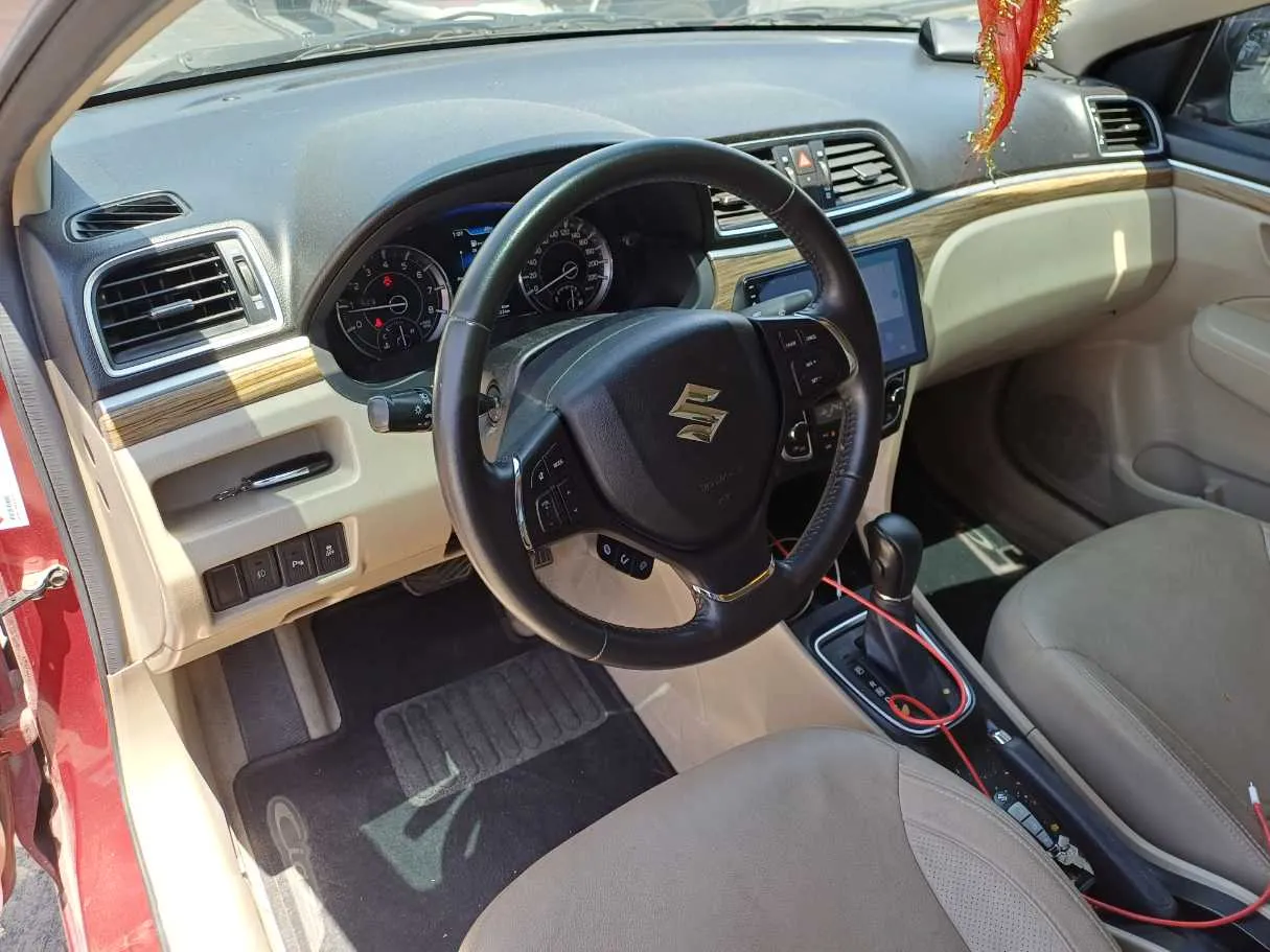 Car image 11