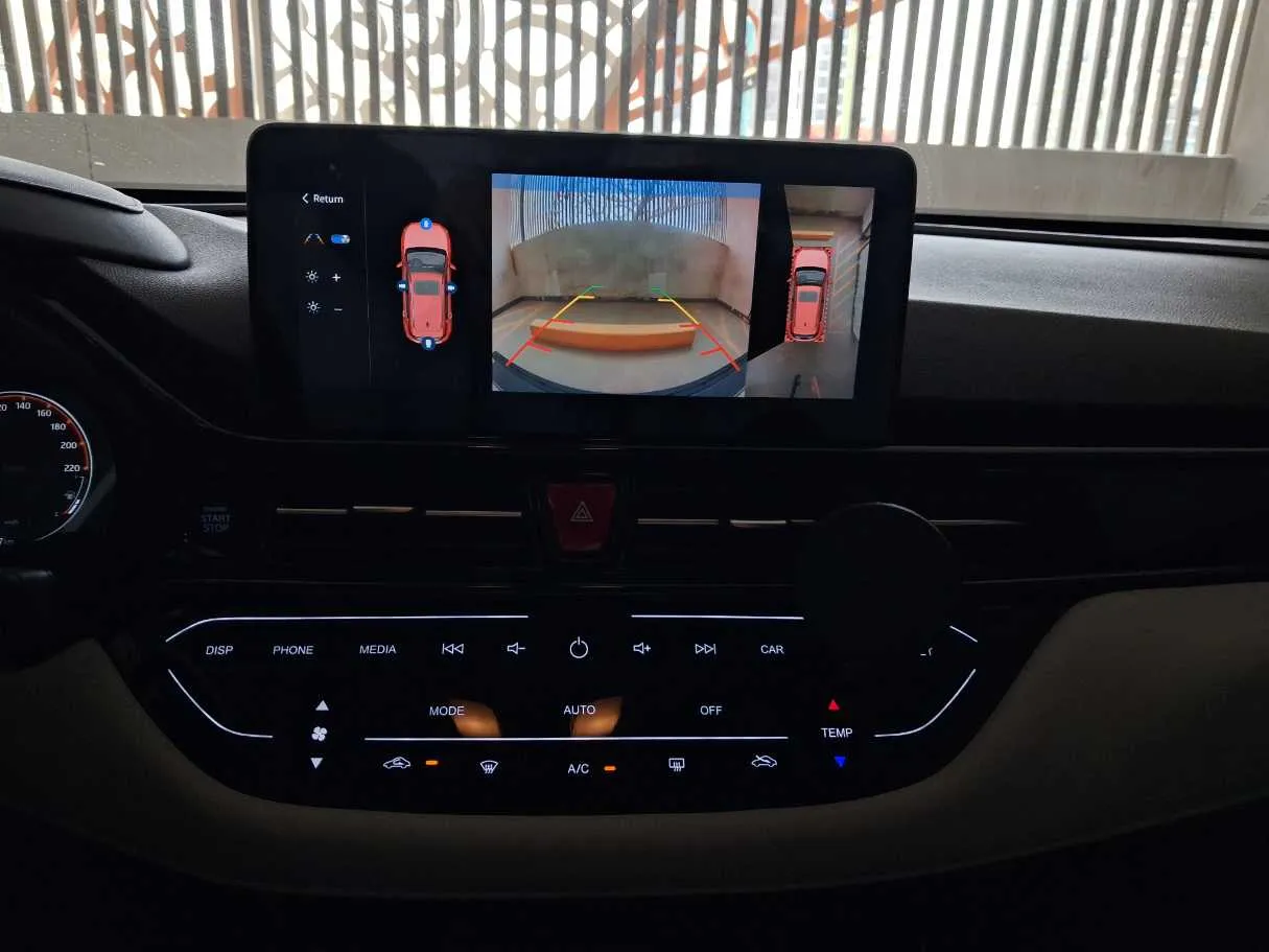 Car image 16