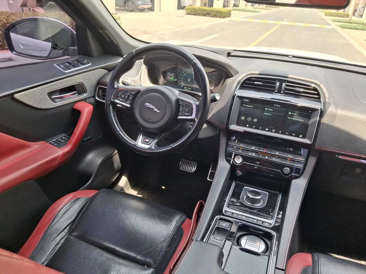 Car image 17