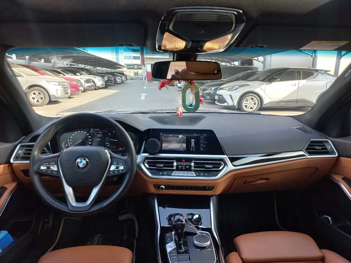Car image 16