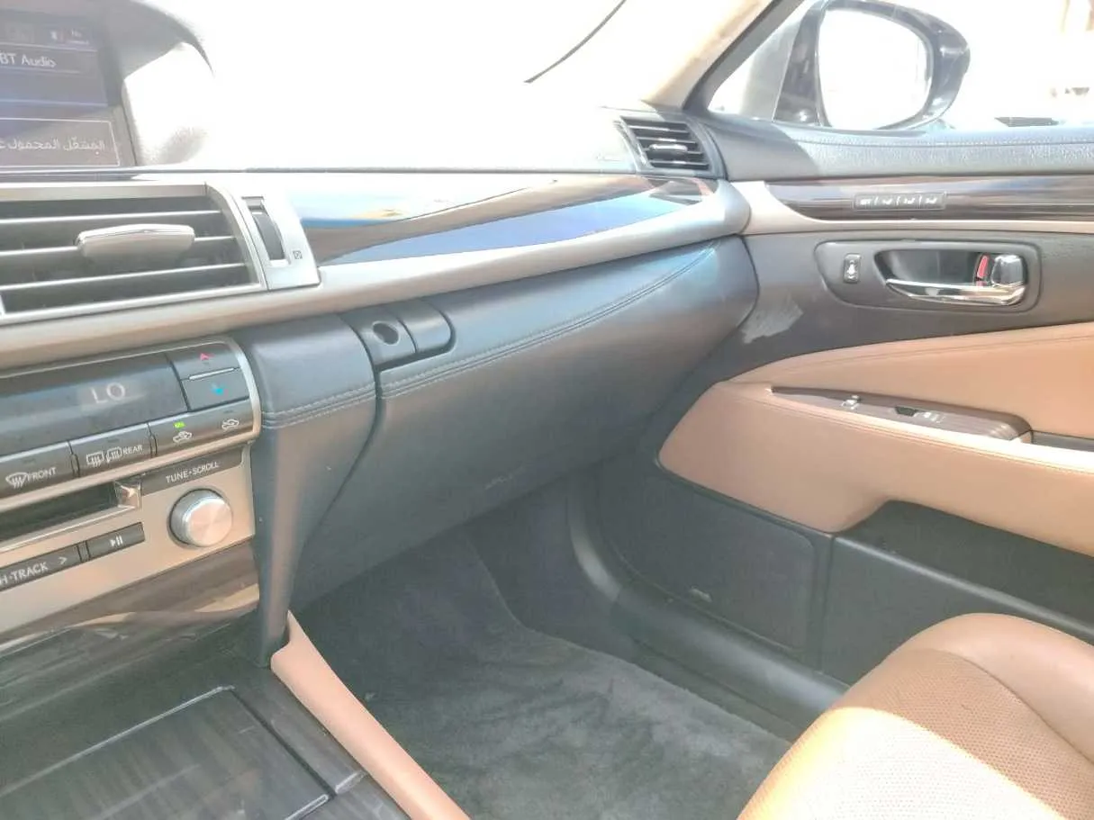 Car image 23