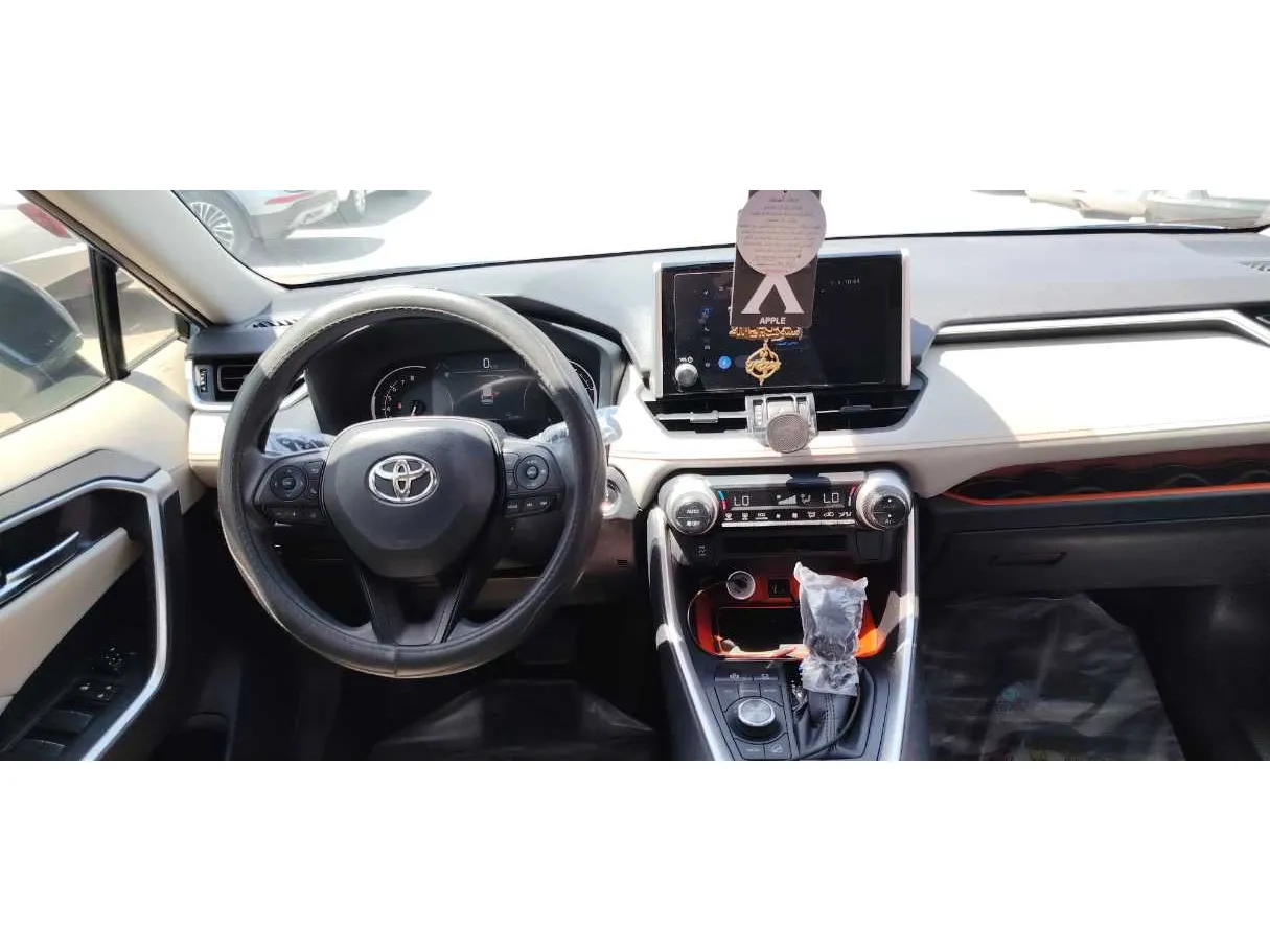 Car image 18