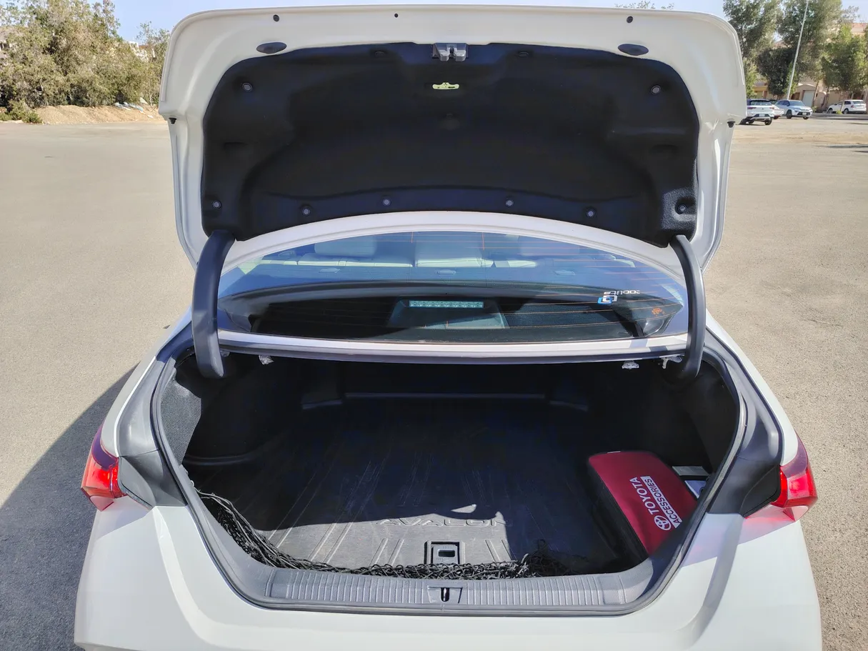 Car image 23