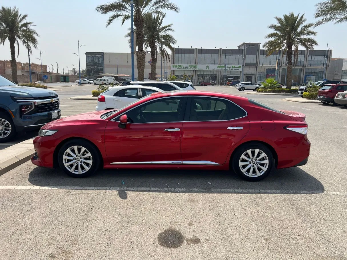 Car image 8
