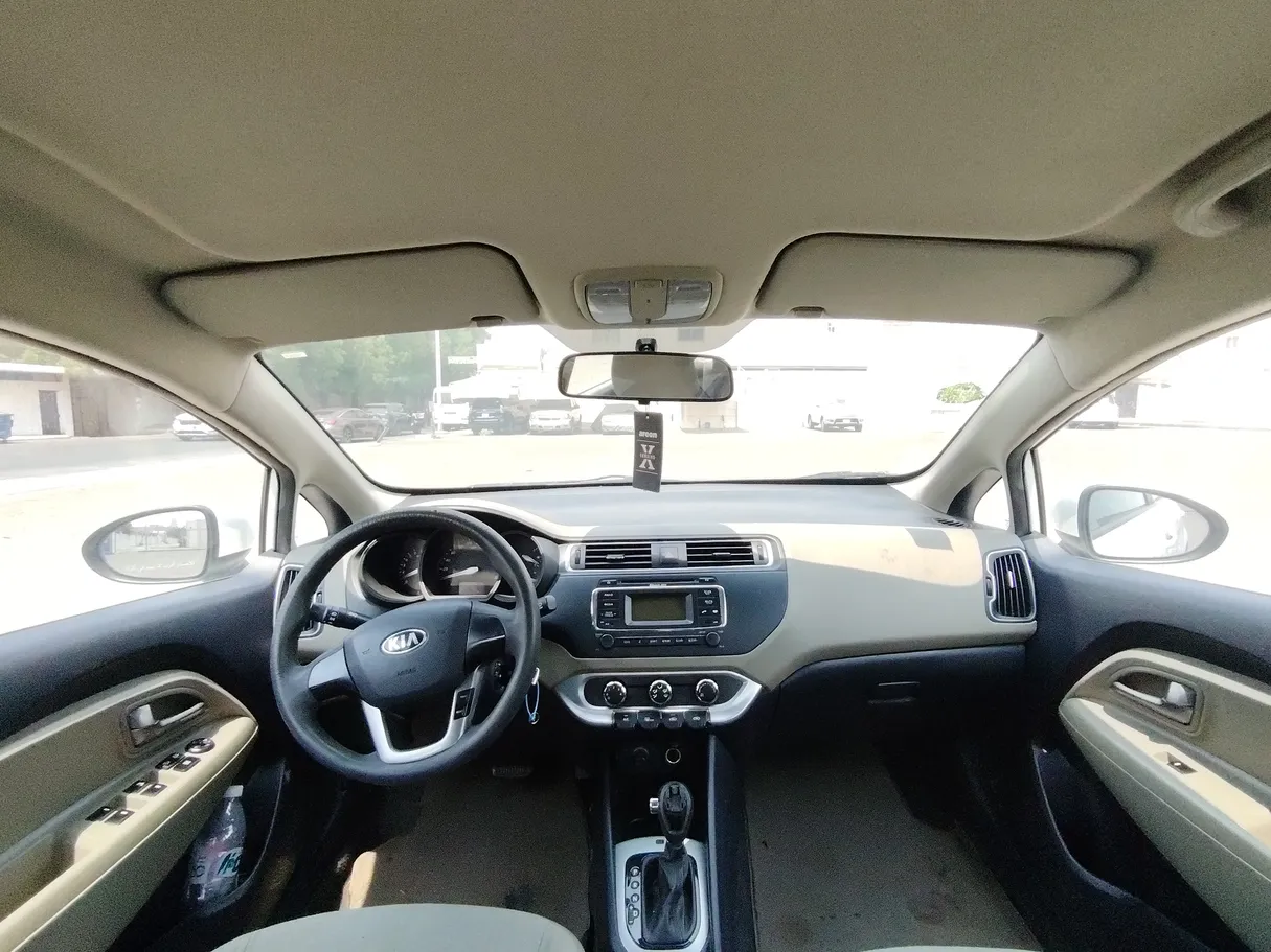 Car image 16
