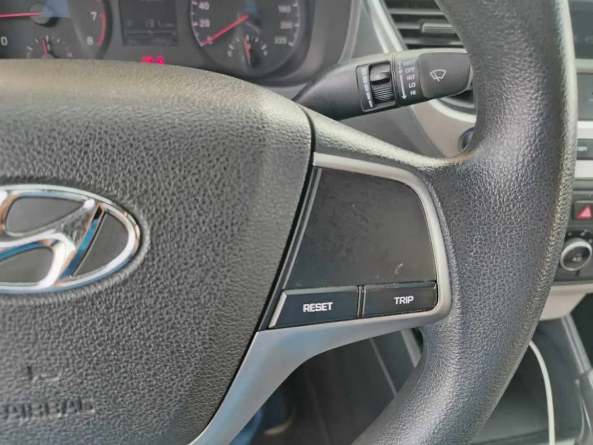 Car image 24