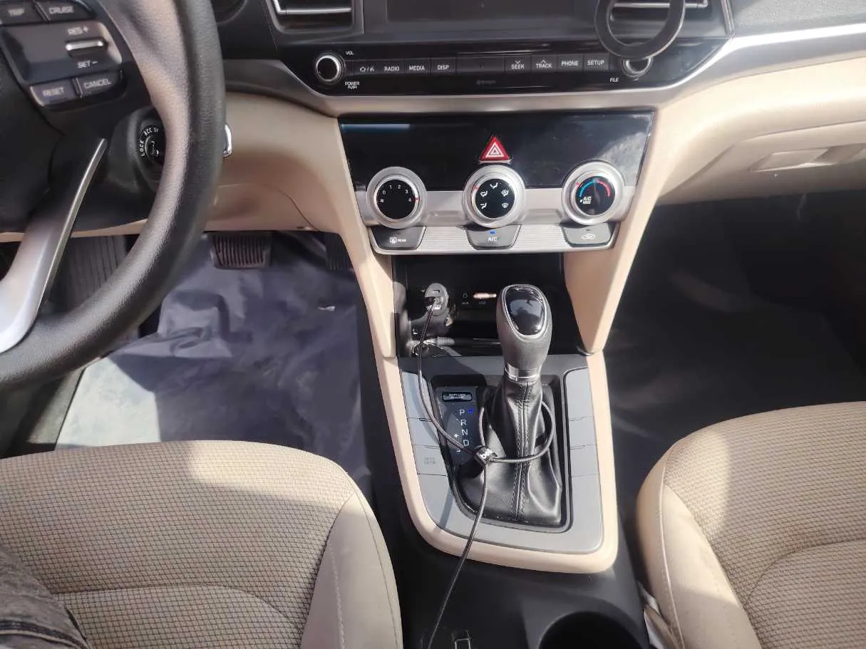 Car image 18