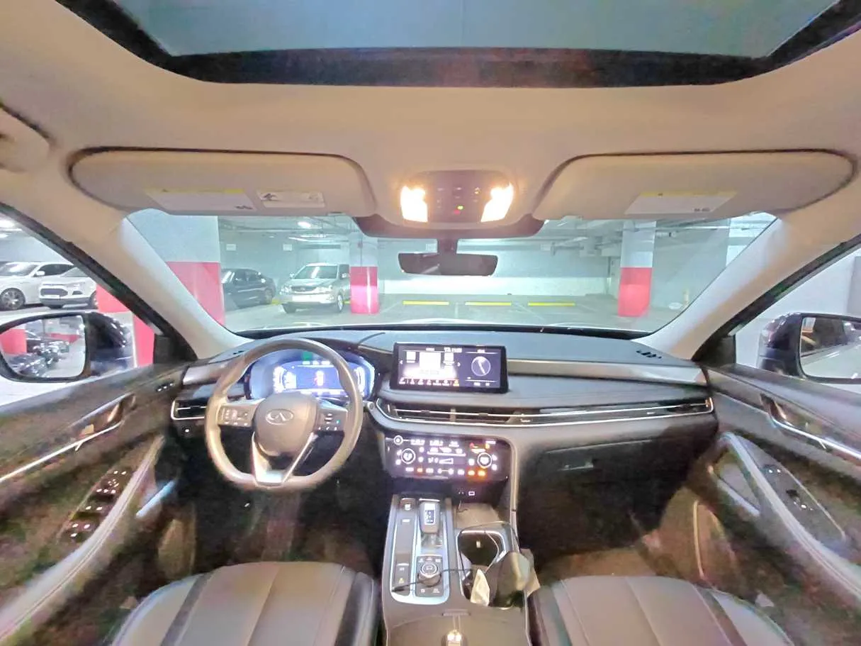 Car image 15