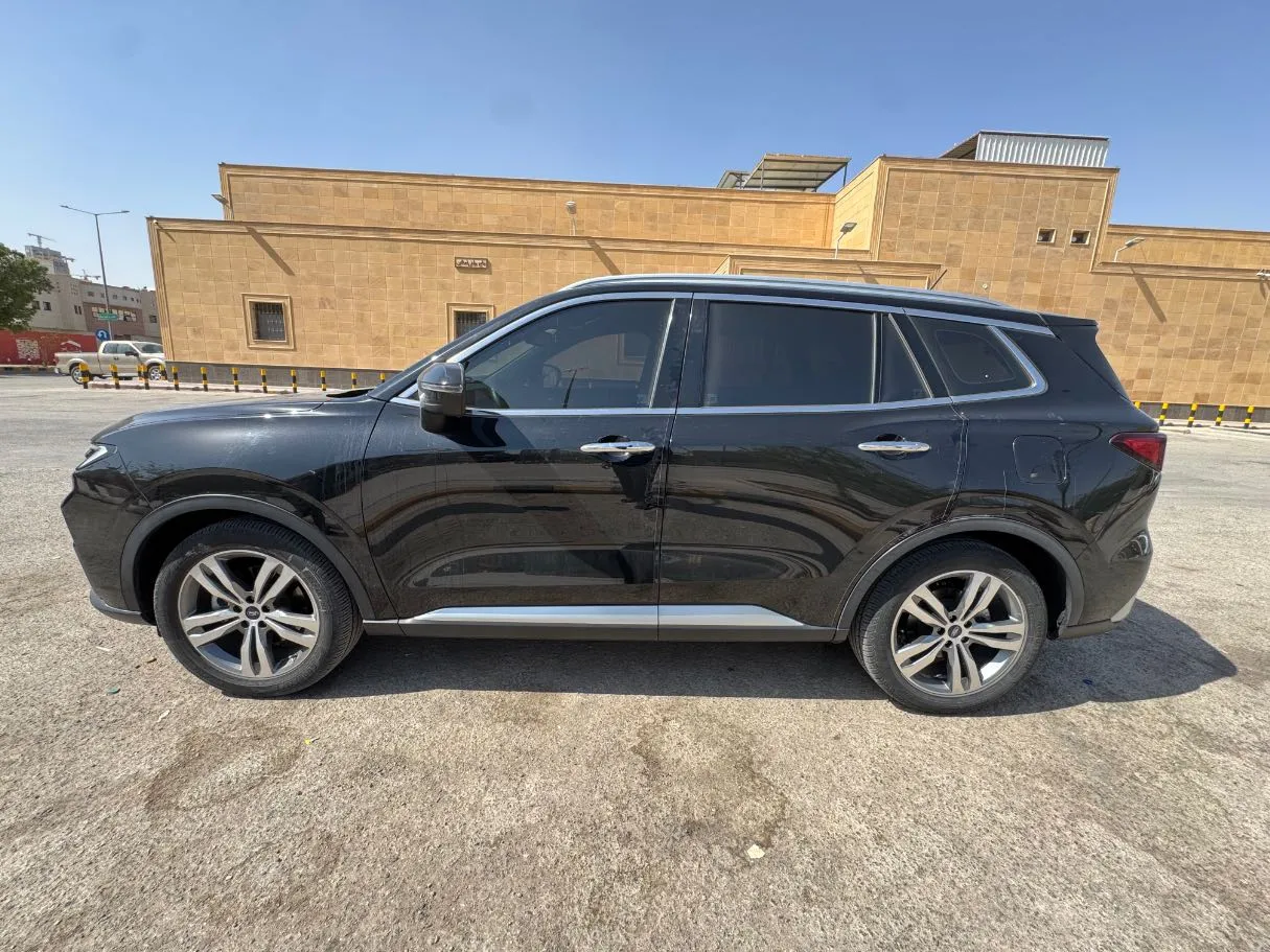 Car image 8