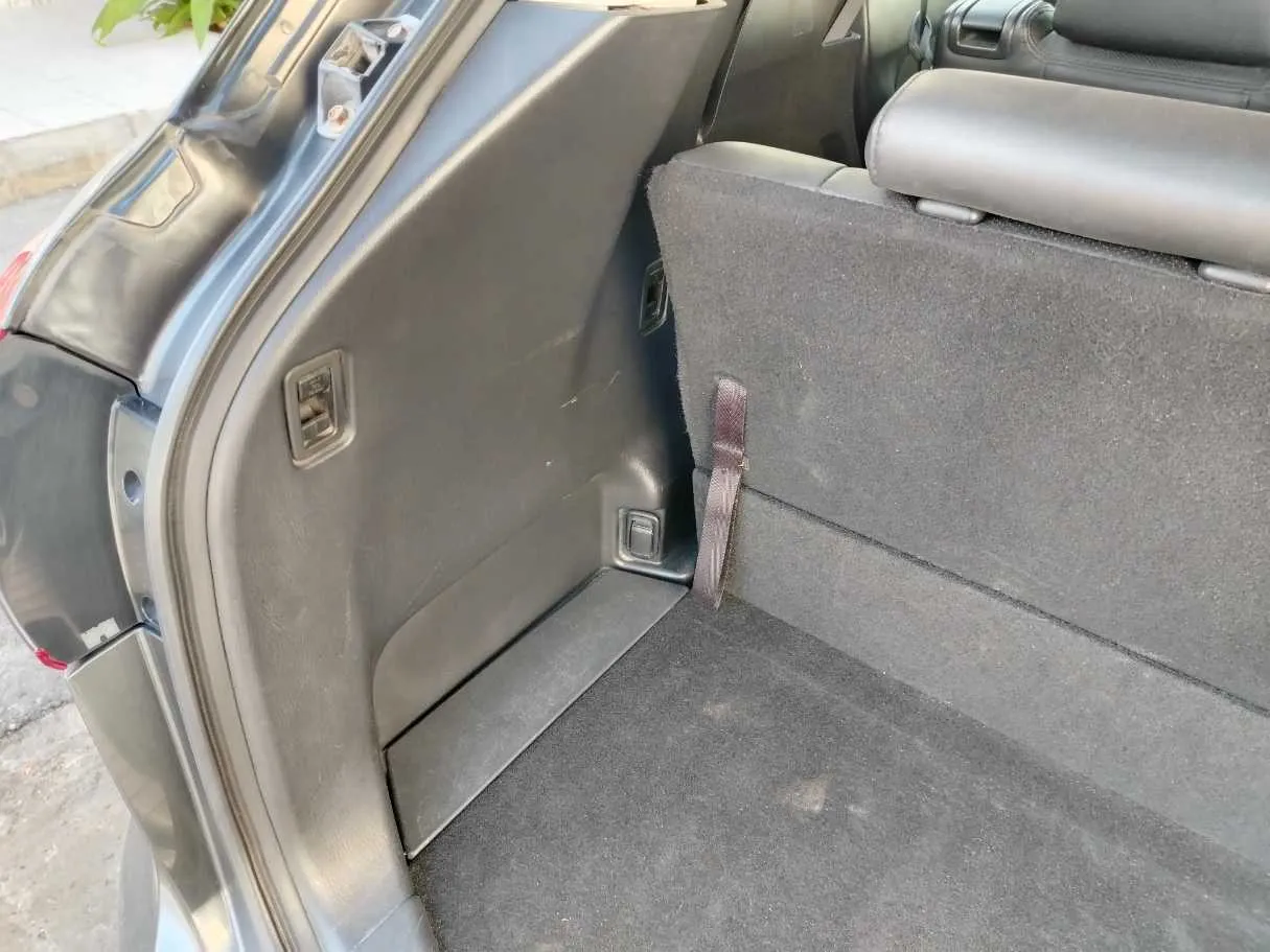 Car image 32