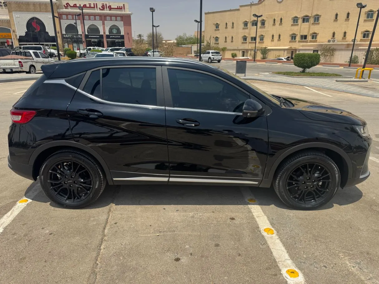 Car image 4
