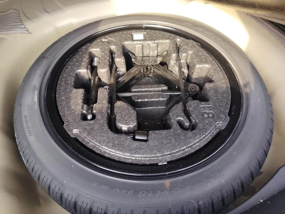 Car image 31