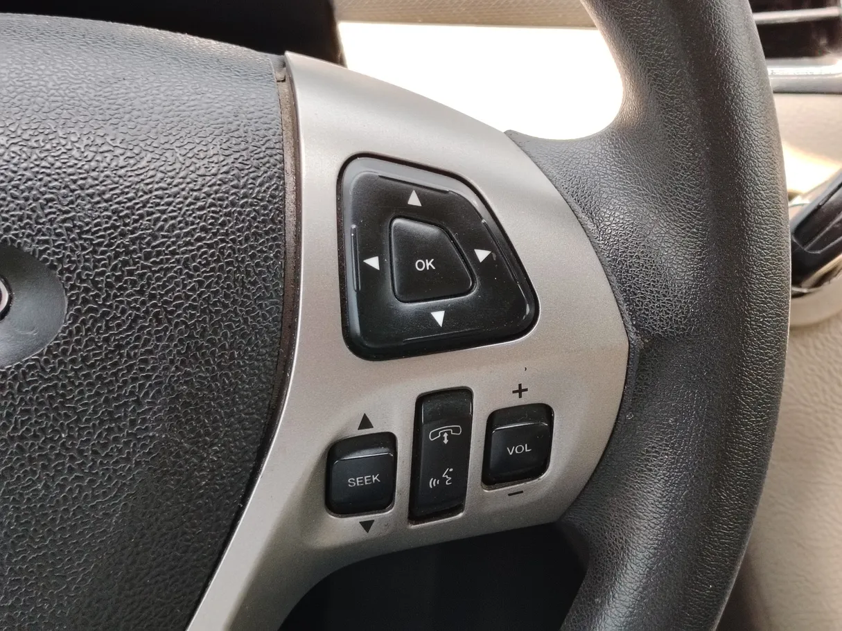 Car image 26