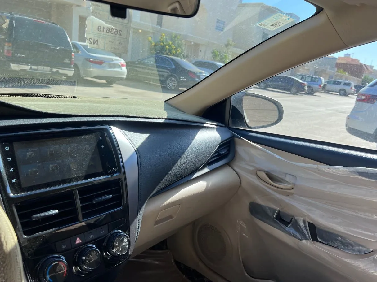 Car image 23