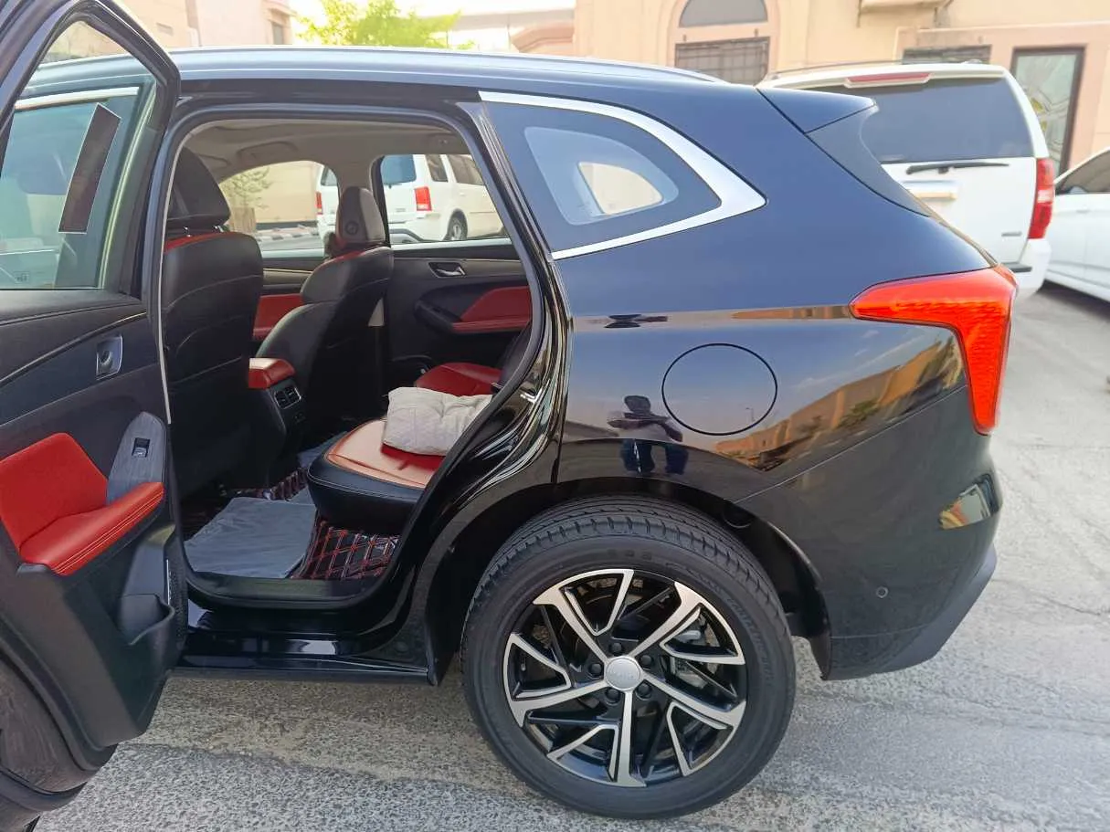 Car image 17