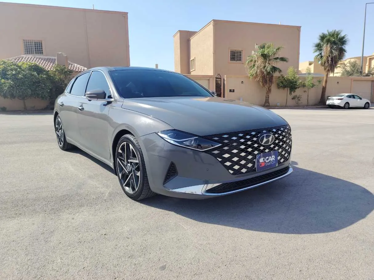 Car image 3