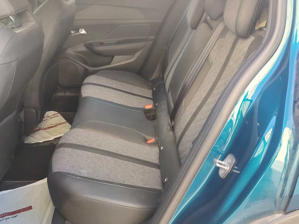 Car image 18