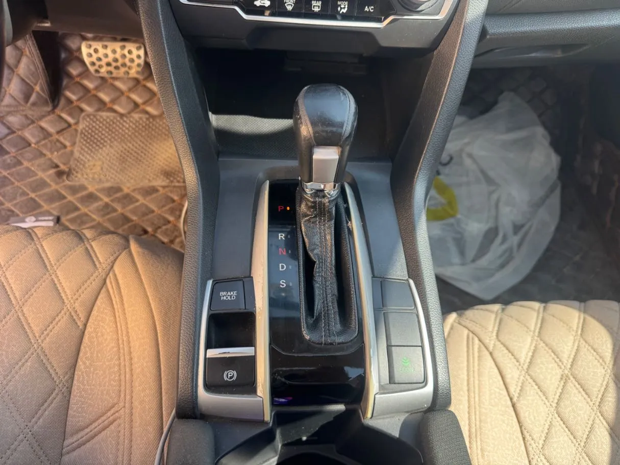 Car image 15