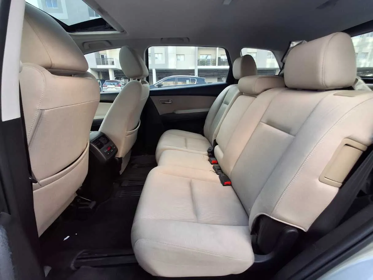 Car image 13