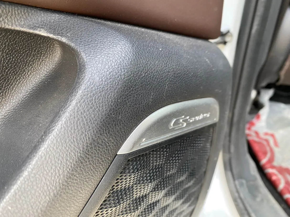 Car image 28