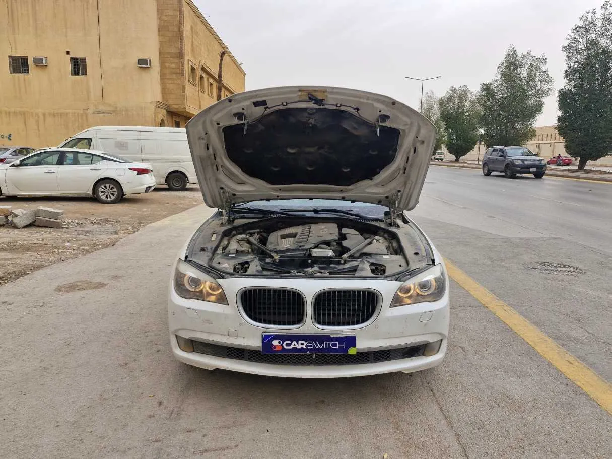 Car image 25