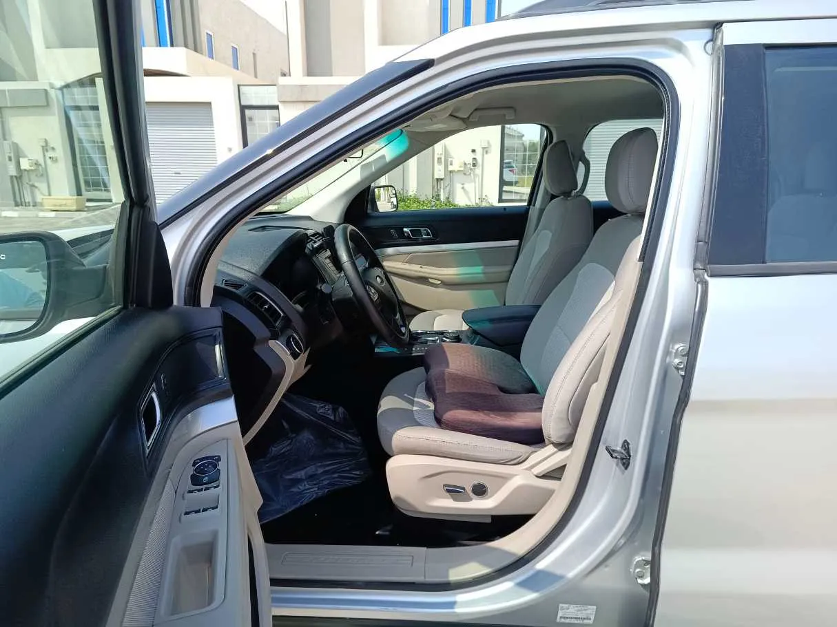 Car image 14