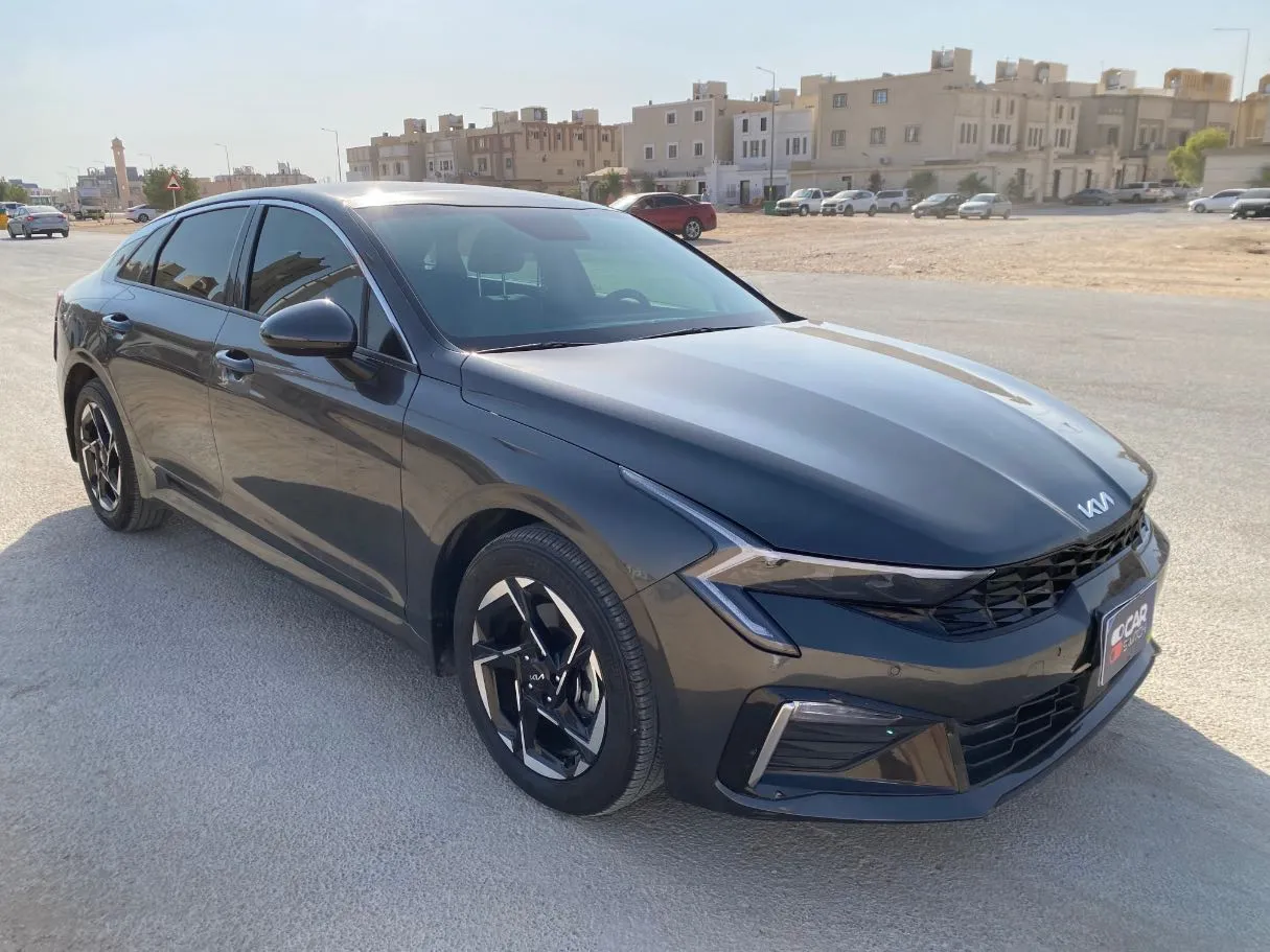Car image 3