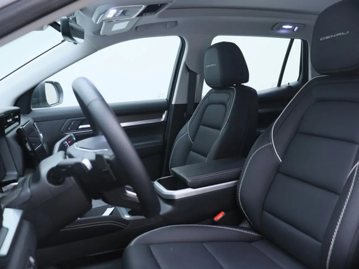 Car image 8